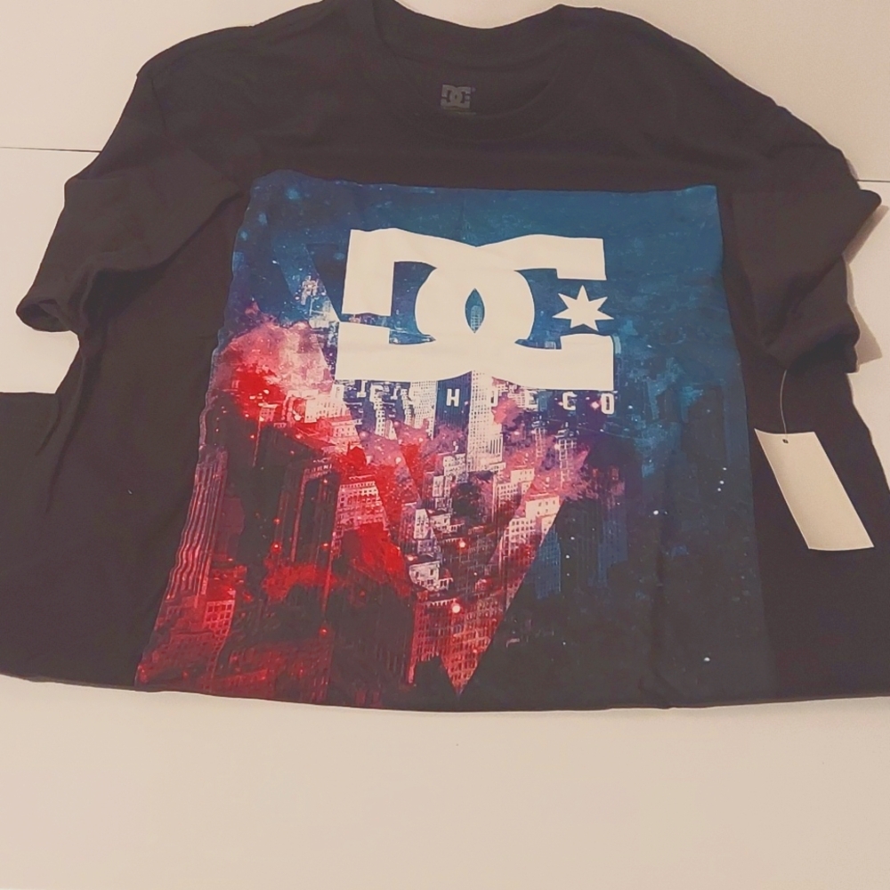 DC T-SHIRT SIZE L